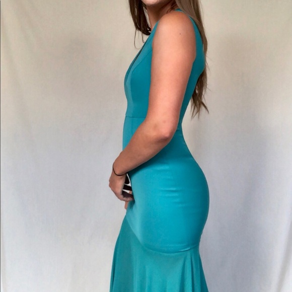 BCBG MAXAZRIA Beautiful teal gown - Picture 2 of 16